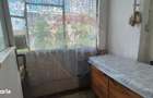 Apartament cu 3 camere de vanzare, decomandat Micro 17- Galati