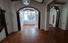 Piata Unirii, Calea Calarasilor, PROPRIETAR, vand casa P+M, 4 camere - 12