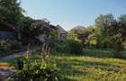 Casa spatioasa, 5 camere, sat Sasar, Maramures, zona vamii, teren 10 ari