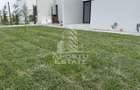Duplex modern despartit prin camera tehnica