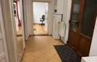 Casa 3 camere, centrul vechi, curte comuna,statie bus la 2 min, centrala - 8