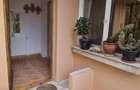 INCHIRIEZ Spatiu Generos doua corpuri de casa (apartament corpul A si camera cu baie propie corpul B