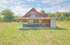 Casa de vacan?a la poalele Mun?ilor Fagara? | Teren 8.000 mp |