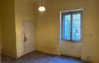 Apartament la casa 4 camere - 427 mp teren - zona str. Octavian Goga
