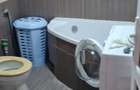 Inchiriez apartament la casa