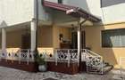 Proprietate mare casa 400 mp, 1200 mp teren, 2 intrari perfecta pentru 2 familii / business - 3