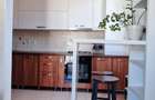 Inchriez apartament 3 camere