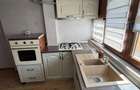 apartament cu 2 camere(transformat in 3 camere), situat pe strada Gheorghe Petra?cu, in bloc P4 - 9