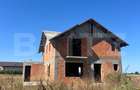 Casa de vanzare la rosu, 192 mp, teren 635 mp, zona Crevedia