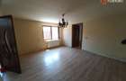 Casa individuala cu 4 camere - zona Crisan | 2 corpuri de cladire - 5