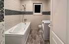 Ofer spre inchiriere un apartament luminos ?i spa?ios, cu o suprafa?a de 50 mp, situat pe strada Tau - 1