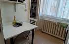Inchiriez o camera intr-un apartament cu 3 camere - 6