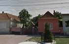 Vand casa veche 80 mp si teren 1300 mp, zona ultra centrala Teius - 1