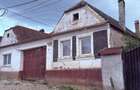 Casa tradi?ionala cu doua corpuri de locuit ?i ?ura mare, aproape de centrul comunei Dumbravi?a, Bra - 2