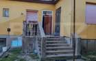 Casa cu doua corpuri,curte si gradina - 1