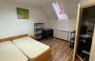 Apartament cu patru dormitoare , livin spatios , trei bai , bucatarie . Zona centrala - 7