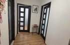 apartament de vanzare cu 3 camere decomandate , gata de mutat.