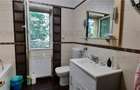 Vanzare apartament 3 camere in Vila Pajura