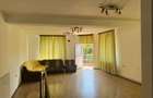 km 4-vila cu spatiu comercial si un apartament duplex