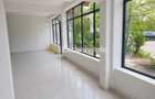 DE INCHIRIAT - renovat - parter - stradal