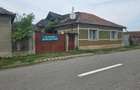 Vand casa loc SUMUGIU, sc 200 mp , parte casa noua la rosu , teren 2670 mp, la sosea, front mare