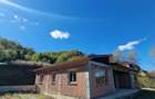Casă cu 4 camere cu Teren 3600 Mp în Vlădești - 3