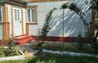 Casa cu 2 camere, apa curenta, gaz natural, teren 2040 mp