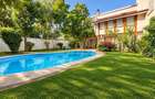 Vila premium cu piscina, 334 mp utili, 12 camere, teren de 700 mp -A