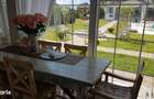 Casa cu 7 camere, piscina si garaj in suburbie