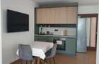 Inchiriez apartament la casa cu curte - 7