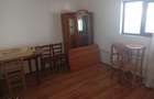 Casa cu 3 camere ?i pivni?a, curte mare