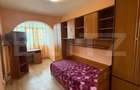 Apartament 3 camere, decomandat, etajul 3, zona 9 Mai - 6
