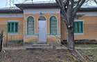 Vand casa cu 2500 metrii patrati de curte plus dependente - 3