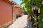 Casa solida, teren 919mp, 2 accesuri, configuratie si pentru 2 familii, Sanpetru - 2