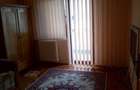 Inchiriez apartament decomandat central 2 camere - 1
