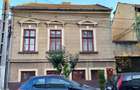 Vand casa in zona centrala
