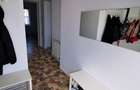 Apartament renovat, mobilat și utilat, 3 camere și living + teren în proprietate