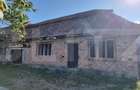 Casa cu doua corpuri,curte si gradina - 11