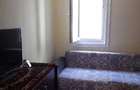 Inchiriez 2 cam baie bucatarie hol casa .gen curte