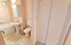 Apartament 2 camere, etaj 2 din 4, nemobilat , cu centrala, Piata Sud - 15