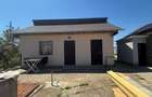 De vanzare casa situata la 5 minute de Roman, teren de 1.070mp 82.000e - 2