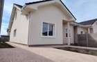 Duplex despartit prin baie - canalizare - mansardabil - 1