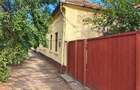 Casă cu 3 camere cu Teren 2200 Mp în Central - 2