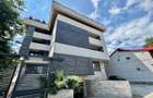 Iancu Nicolae | Bloc boutique | Langa British School - 3