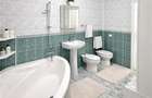 Casa in apreciabil potential,cu terase, curte,gradina echipata,2 pivnite,Str. Ro - 10