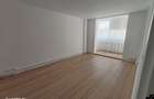 De vanzare apartament cu 4 camere ?i 2 balcoane, renovat, etajul 2 - 4