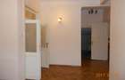Cotroceni, Romniceanu, parter in imobil mic, spatios, 3 camere, balcon, birouri