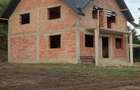 Casa la ro?u de vinzare in Vii?oara Tg Trotu? in apropiere de Tirgu Ocna.Suprafata de 170m