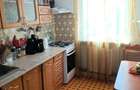 Vand apartament 3 camere decomandat. Etaj 3 din 4. Zona luminoasa ?i diminea?a ?i seara. De vazut!
