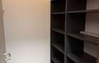 de inchiriat apartament 2 camere cu gradina(curte) aproximativ 300mp.